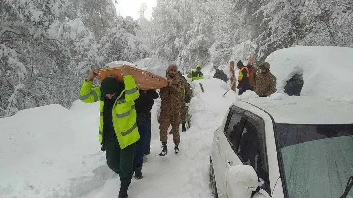 Late seasoned South Africa heavy snowfall cause 2 deaths from hypothermia