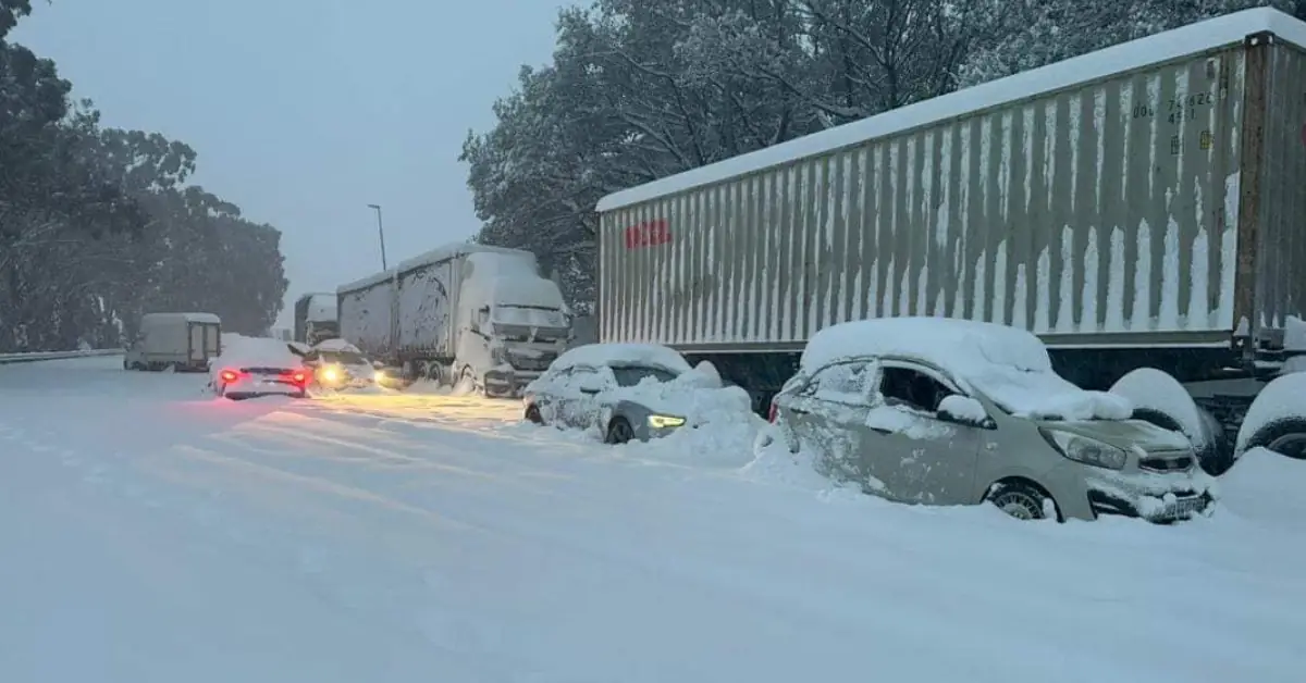 South African Snow Storm: Heavy Snowfall Shuts Roads and Strands Motorists