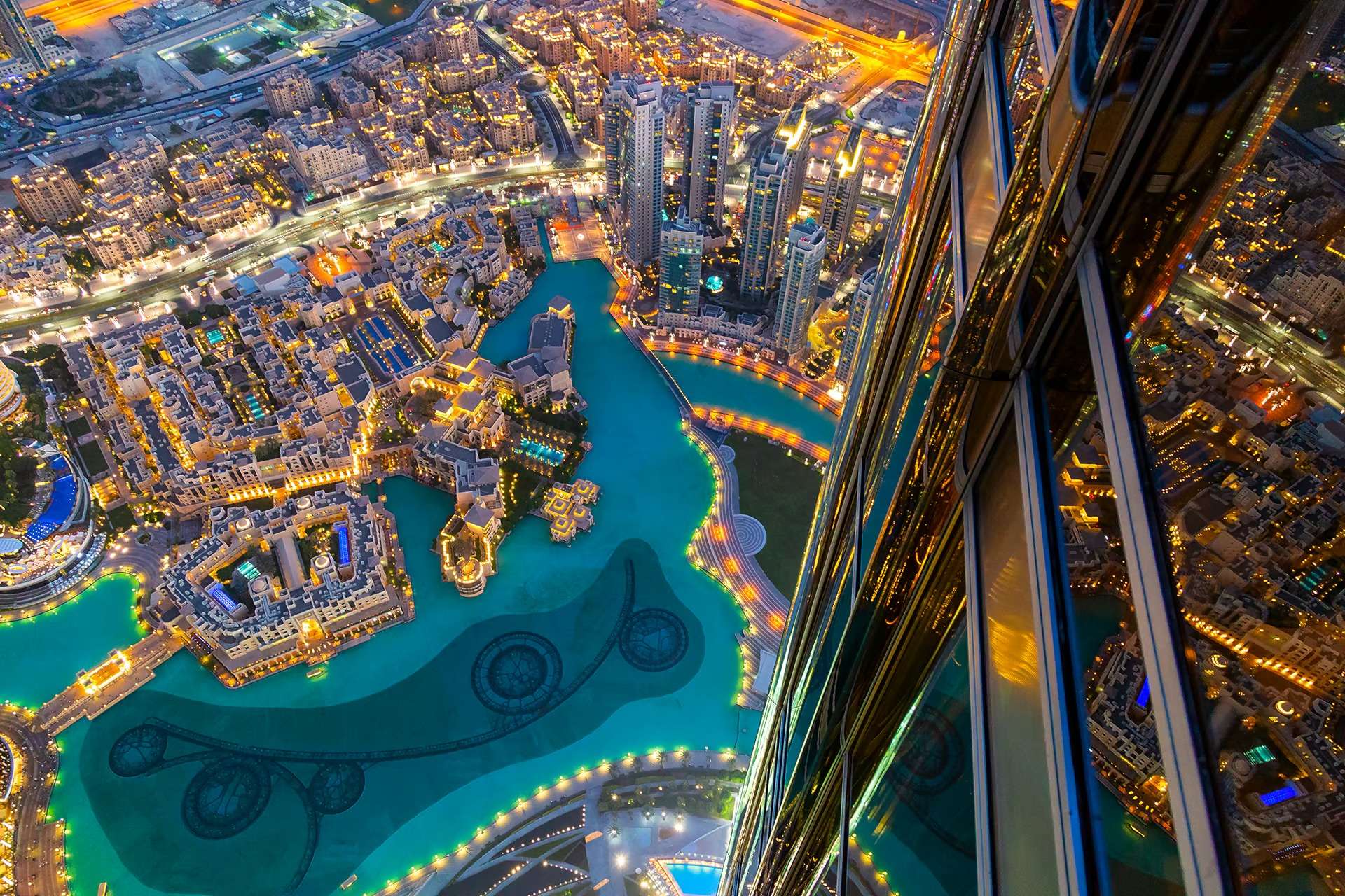 When Should You Visit Burj Khalifa – Day or Night?