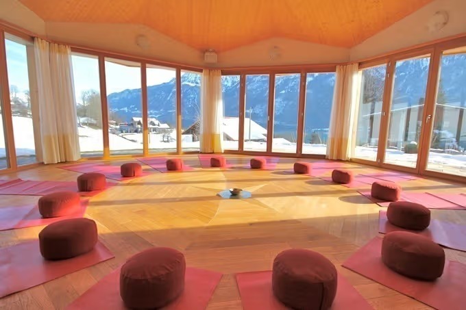 Best Places to Meditate in Switzerland: 50 Peaceful Mountain, Lake & Retreat Destinations 11 Visionshaus Ringgenberg