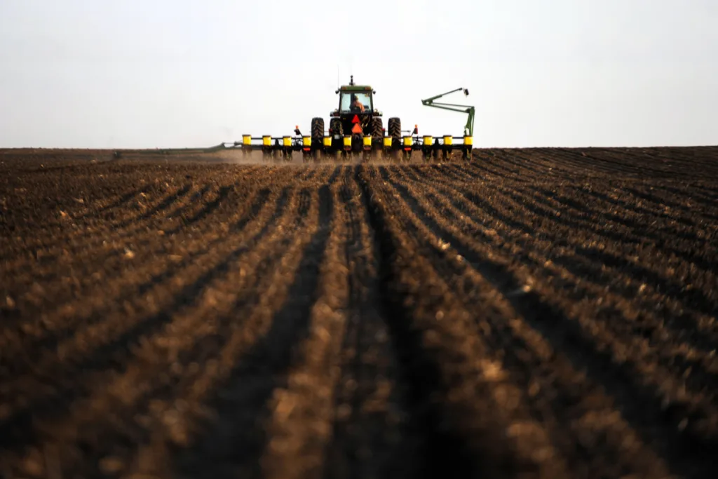 Who qualifies for the black farmers Settlement, How many black farmers are there in America