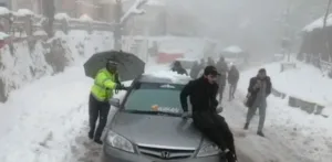 South African Snow Storm: Heavy Snowfall Shuts Roads and Strands Motorists