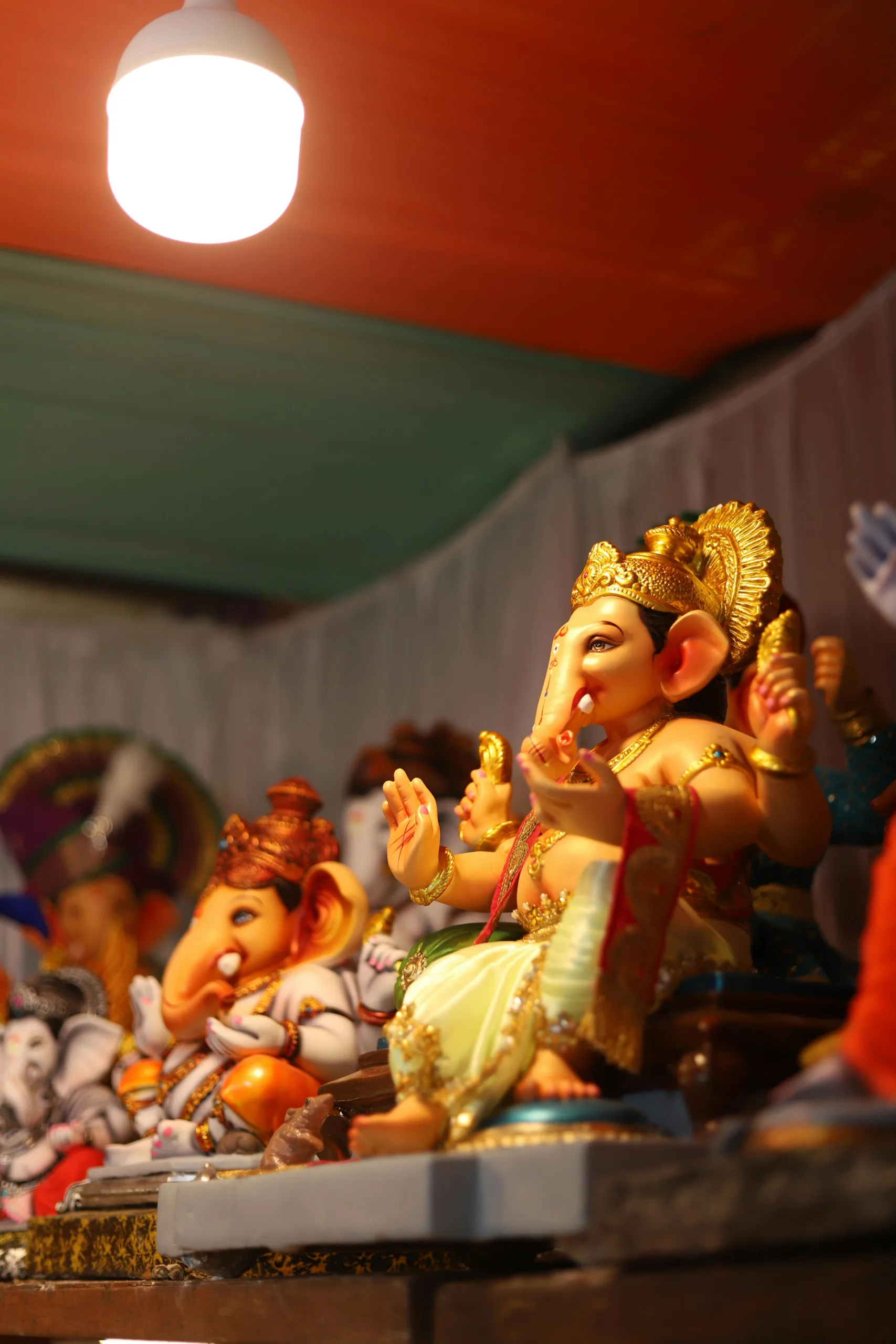 In which direction Ganesh Idol should face