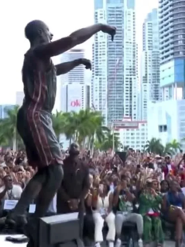 Dwyane Wade’s New Statue Faces a Wave of Memes—Here’s Why