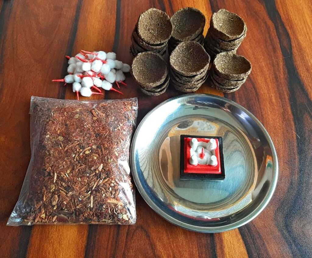 Mithila Handicrafts Sugam Yagya Diya Pooja Hawan Samagri Kit with Mini/Nano Ceramic Havan Kund, 250g Samgri, 30 Cow Dung Diyas, 30 Cotton Kamal Batti for Home Puja, Durga/Laxmi Pooja
